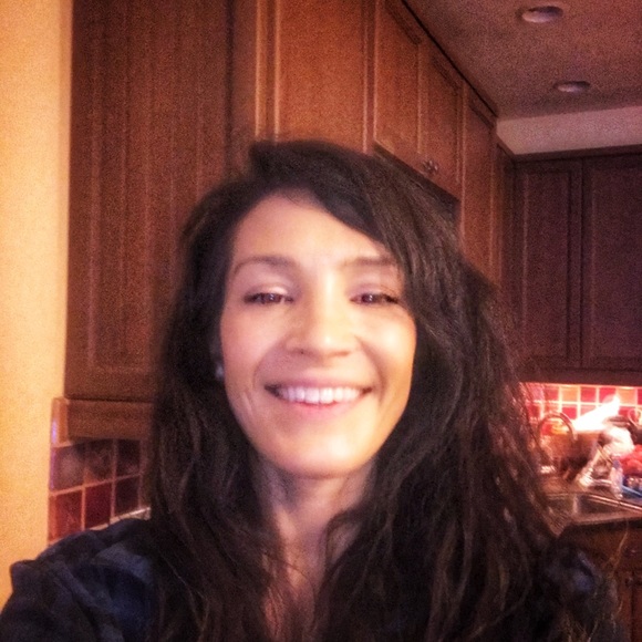 Meet your Posher, Amanda - Picture 1 of 2